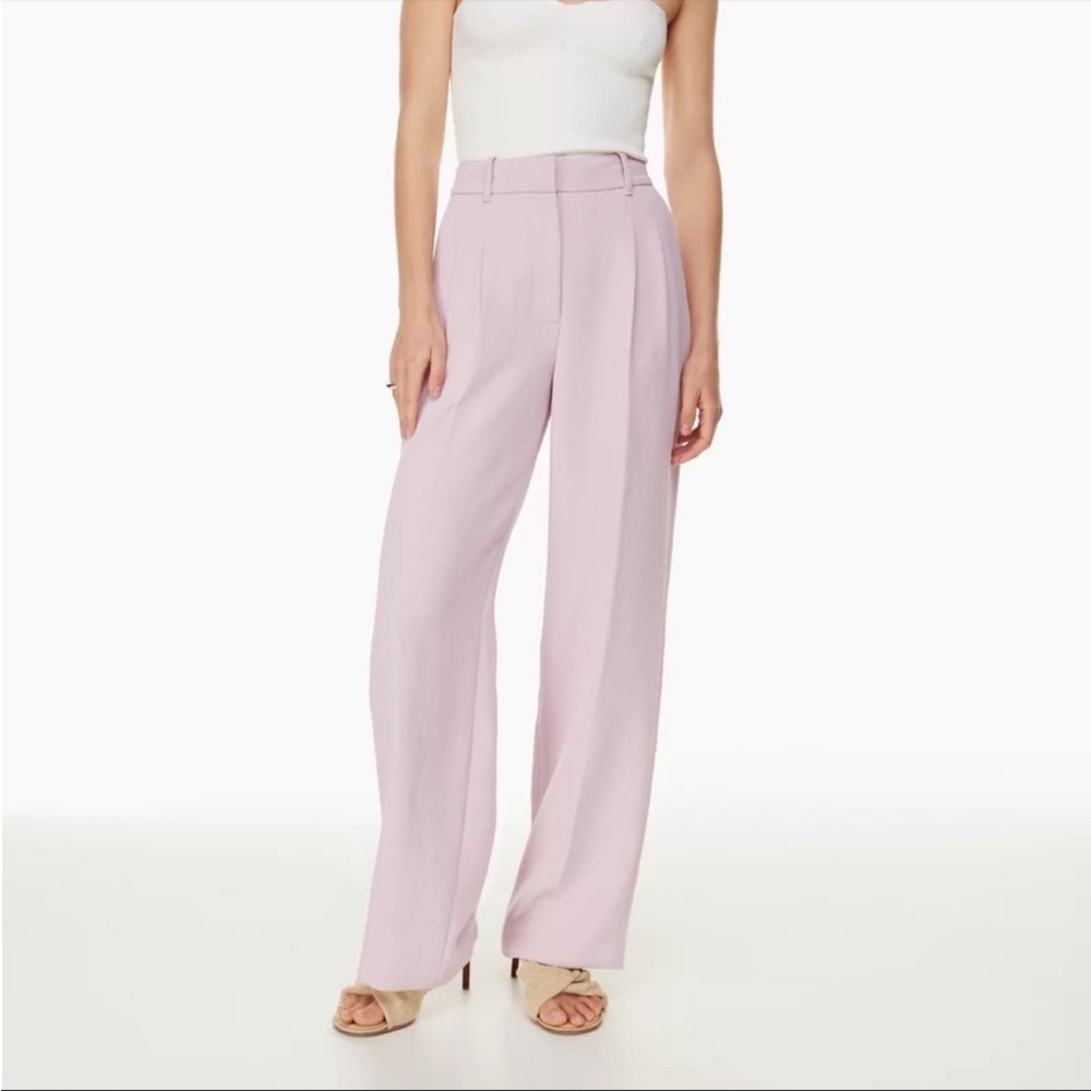 Aritzia effortless pant in calluna lilac, size 4. Never worn/NWT.